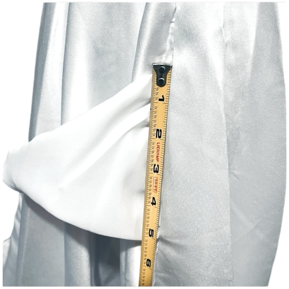 White satin wedding dress pockets in skirt Women’s Size 6 New in original bag - Picture 9 of 12